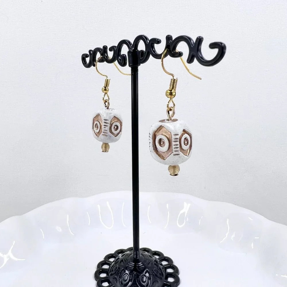 NWOT - BOHO / Tribal Vibes White & Gold Square Dangle Fishhook Earrings - Picture 3 of 4